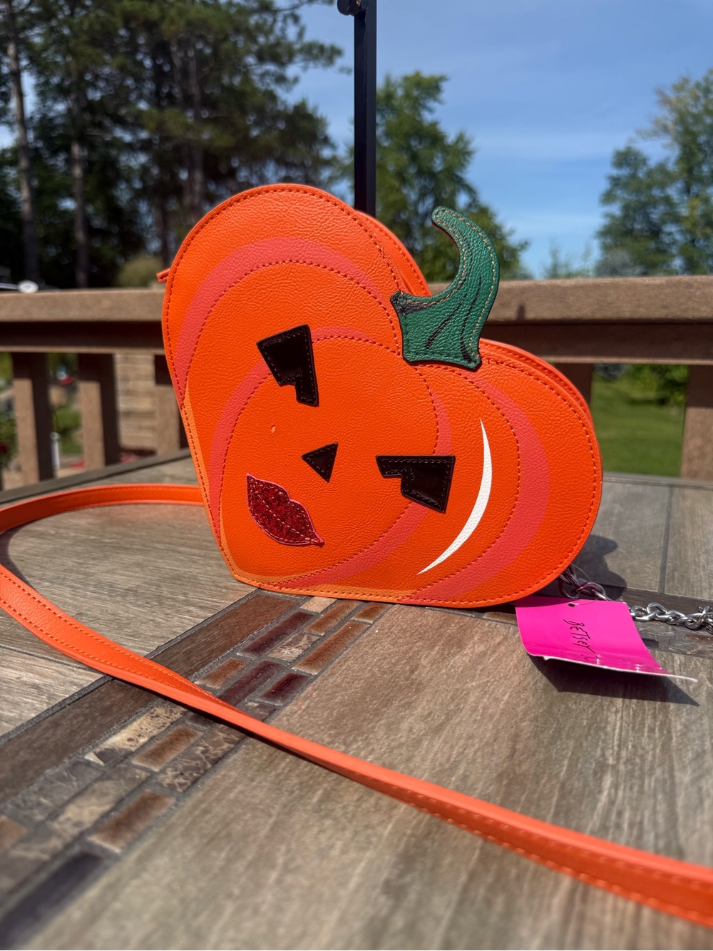 NWT Betsey Johnson Kitsch
Halloween "XO Ginger" Pumpkin Heart Crossbody Bag - Picture 4 of 13